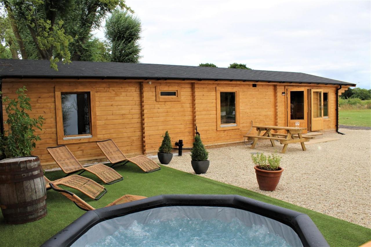 Stunning 5-Bed Cabin In Ashton Under Hill Evesham Exteriér fotografie